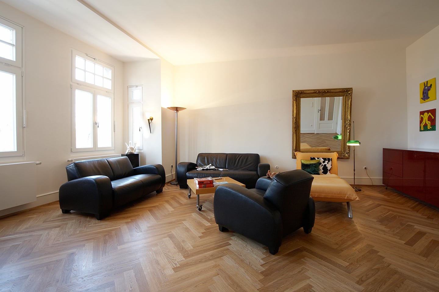 Immobilie Filderstraße: Wohnzimmer mit Echtholz-Parkett