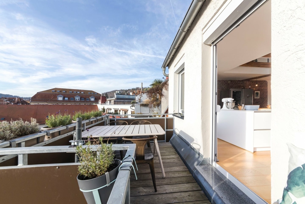 Maisonette-Wohnung Arminstraße: Terrasse mit Blick über Stuttgart-Süd