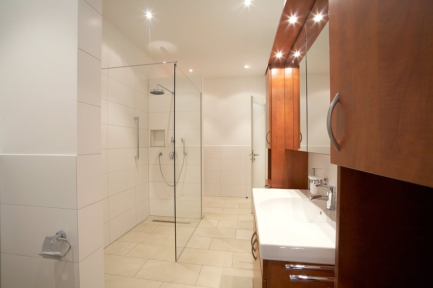 Altbausanierung Bad Cannstatt: Badezimmer mit Wellness-Dusche