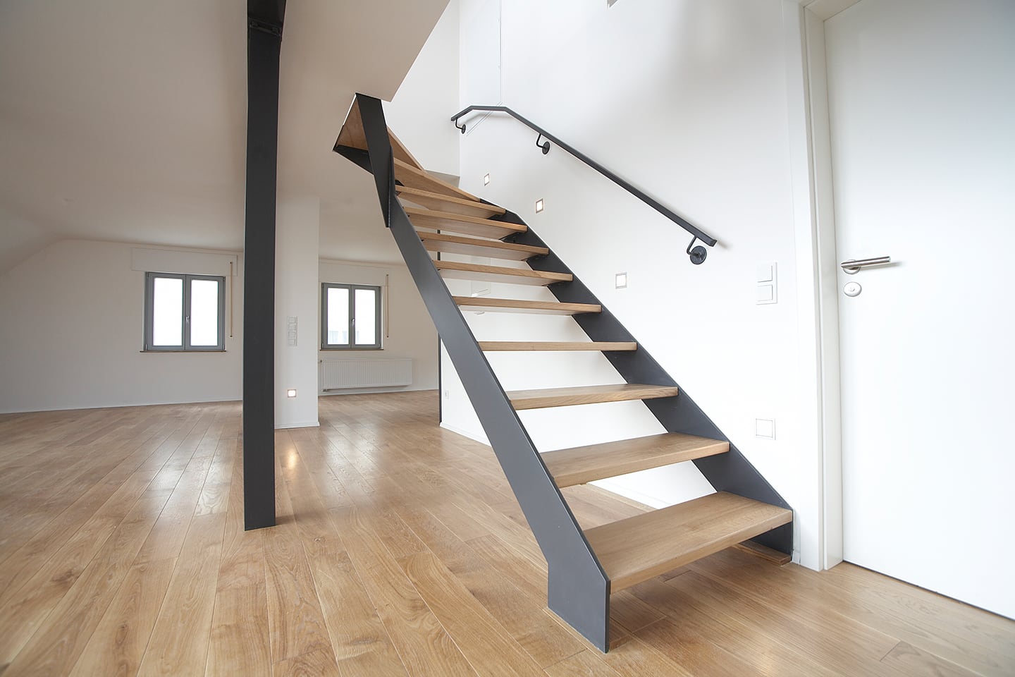 Dachgeschoss Seestraße: Treppe zum Dachboden