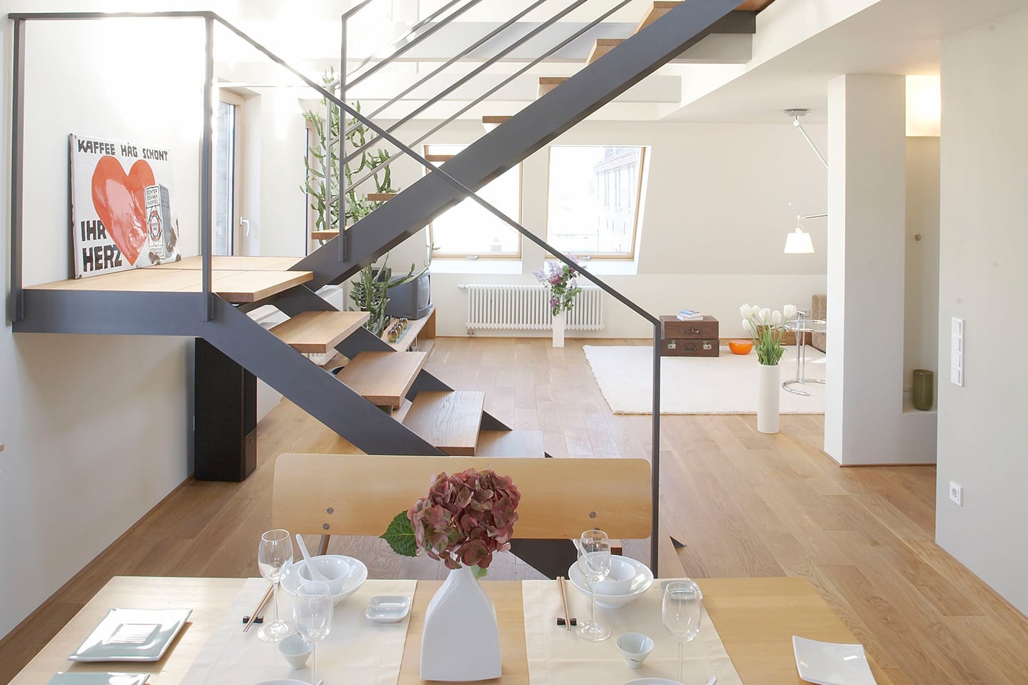 Maisonette-Wohnung Rosenbergstraße: Treppen zum Dachgeschoss
