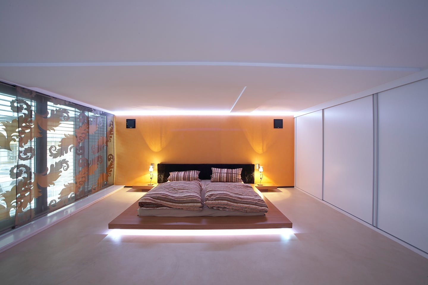 Showroom Lichttechnik: Schlafzimmer mit Beleuchtung