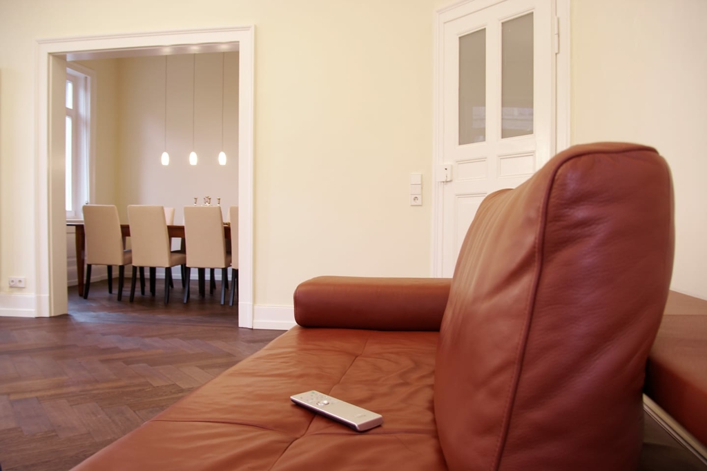 Weimarstraße Altbauwohnung: Wohnzimmer
