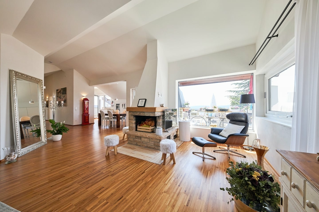 Wohnung Parlerstraße (Killesberg): Wohnbereich mit Kamin