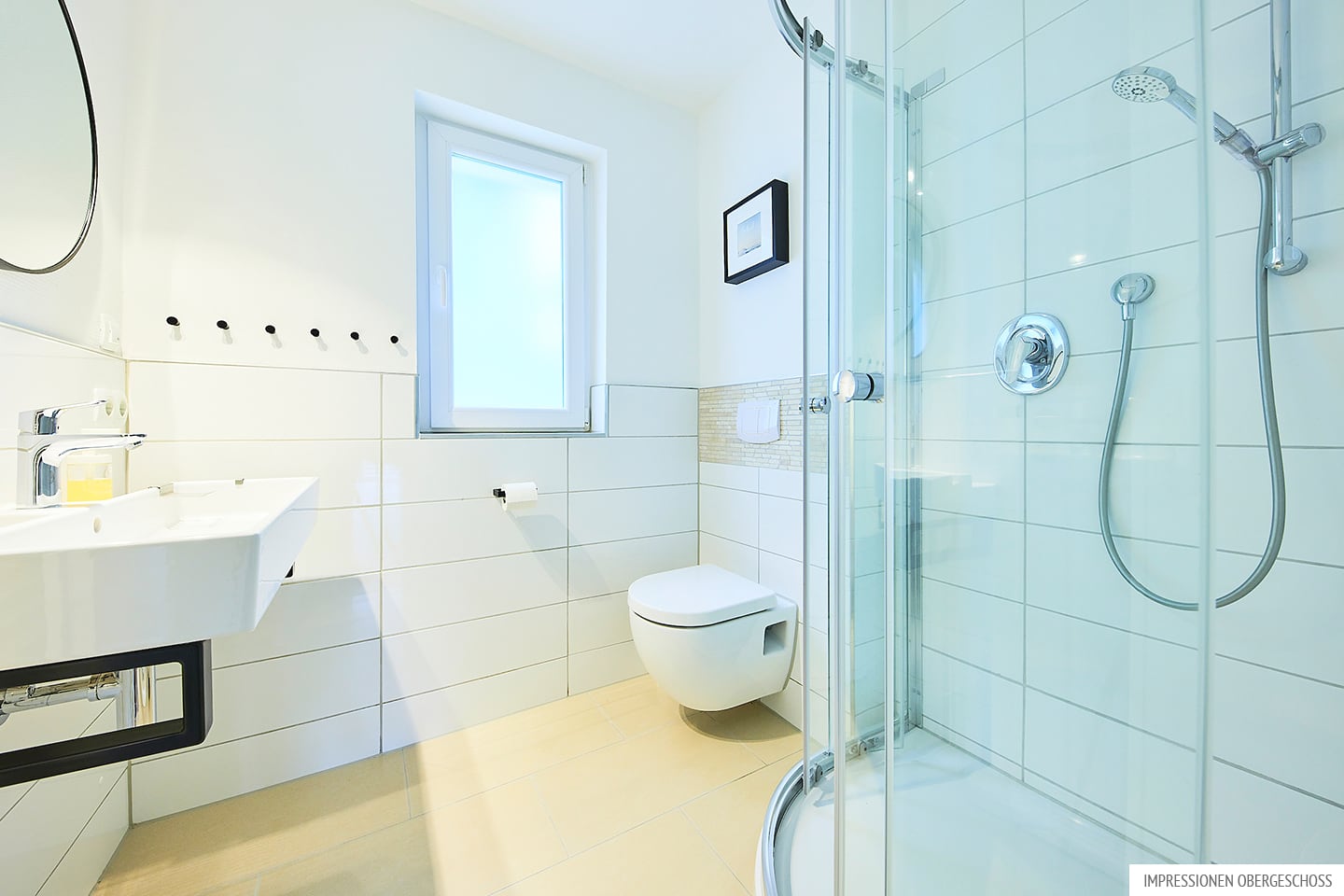 Einfamilienhaus Marbacher Straße: Badezimmer im Obergeschoss